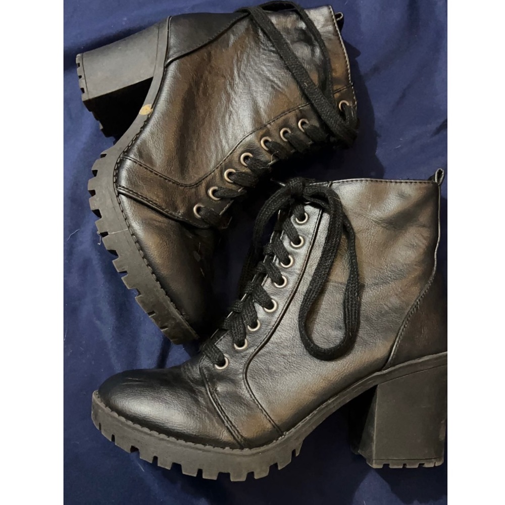 Black Boots With Chunky Heel